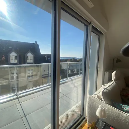 Superbe With View Apartment
